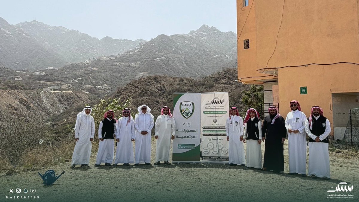 تعزيزاً لشراكتنا المجتمعية مع شريكنا نادي فيفا الرياضي، وتفعيلاً لمستهدفات #مبادرة_السعودية_الخضراء، شارك فريقنا التطوعي اليوم في مبادرة تشجير مرافق النادي. 🌿
📍 المستهدف: زراعة 120 شتلة.
👥 المشاركون: متطوعو الجمعية ومنسوبو النادي.
يداً بيد.. نساهم في حماية البيئة وتعزيز جودة