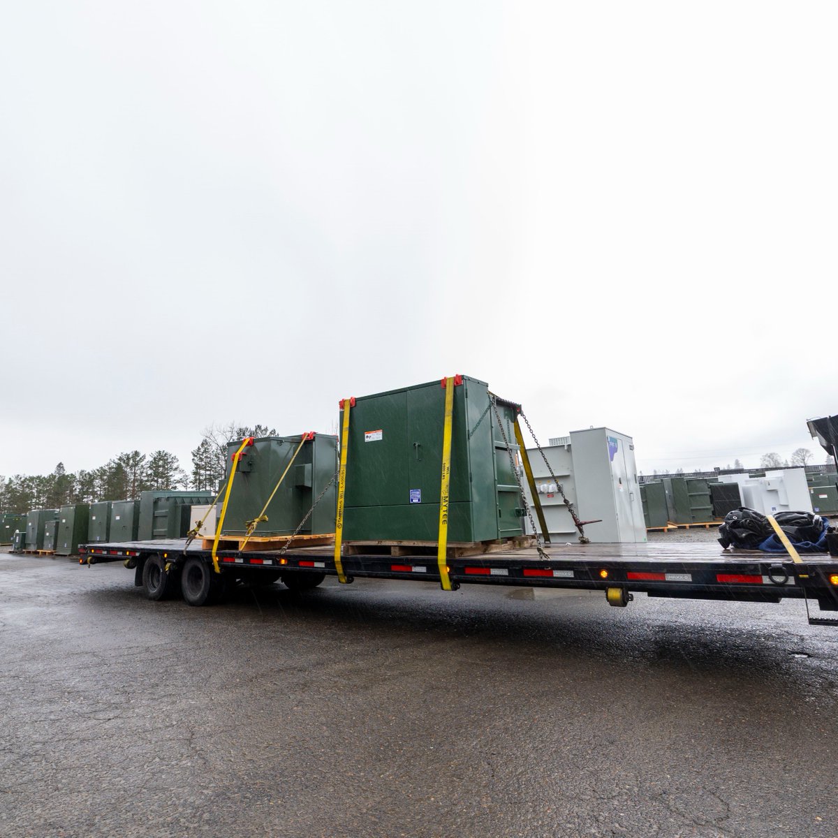 Maddoxxfmr's tweet image. Padmounts Loaded Up. 

These 300 kVA padmounts are headed to an electrical contractor in Columbus, New Jersey. 

• HV: 13800 D LV: 480 Y 277
• FR3®️ Fluid
• 4 position LBOR T-blade

#Electrical #Transformers #Padmounts