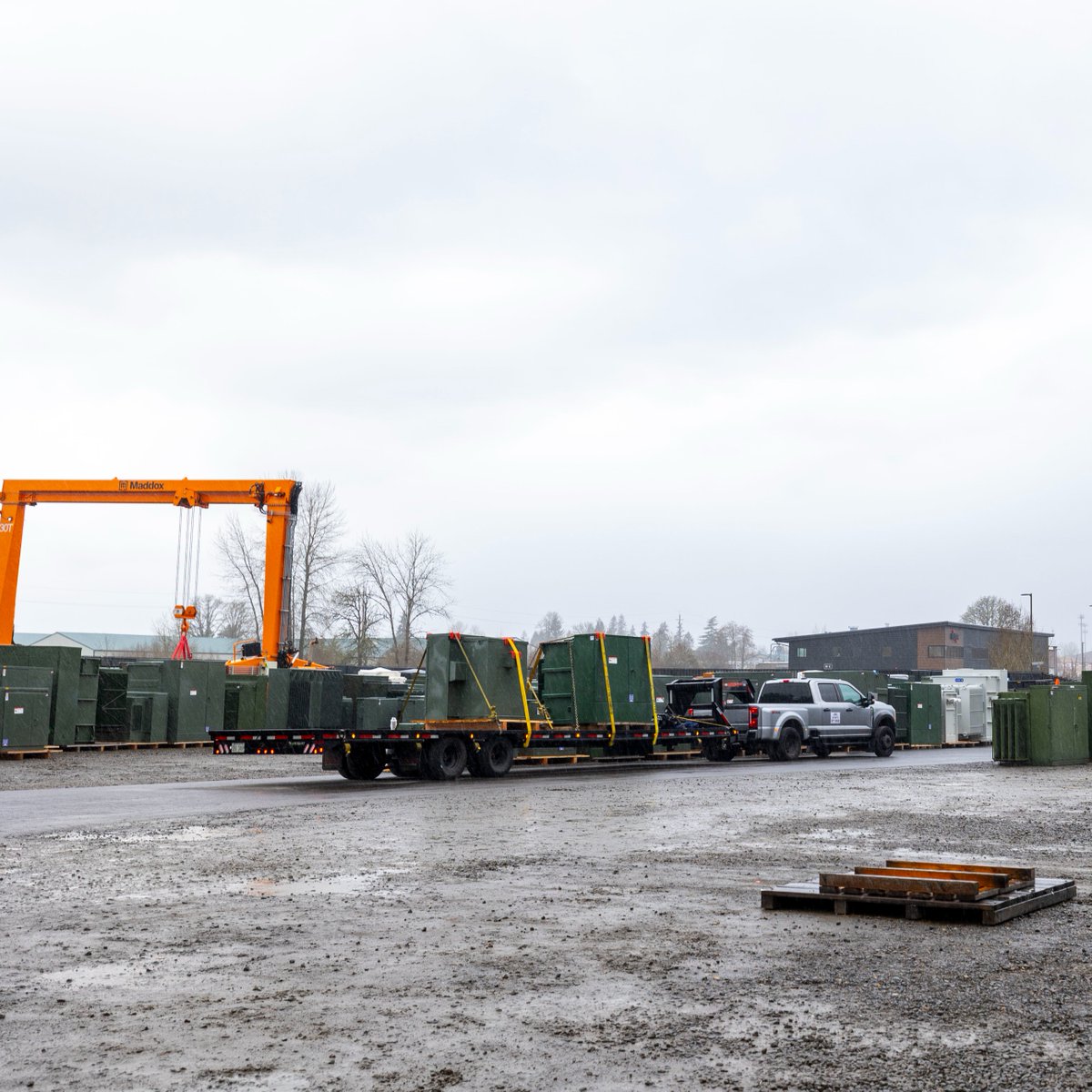 Maddoxxfmr's tweet image. Padmounts Loaded Up. 

These 300 kVA padmounts are headed to an electrical contractor in Columbus, New Jersey. 

• HV: 13800 D LV: 480 Y 277
• FR3®️ Fluid
• 4 position LBOR T-blade

#Electrical #Transformers #Padmounts