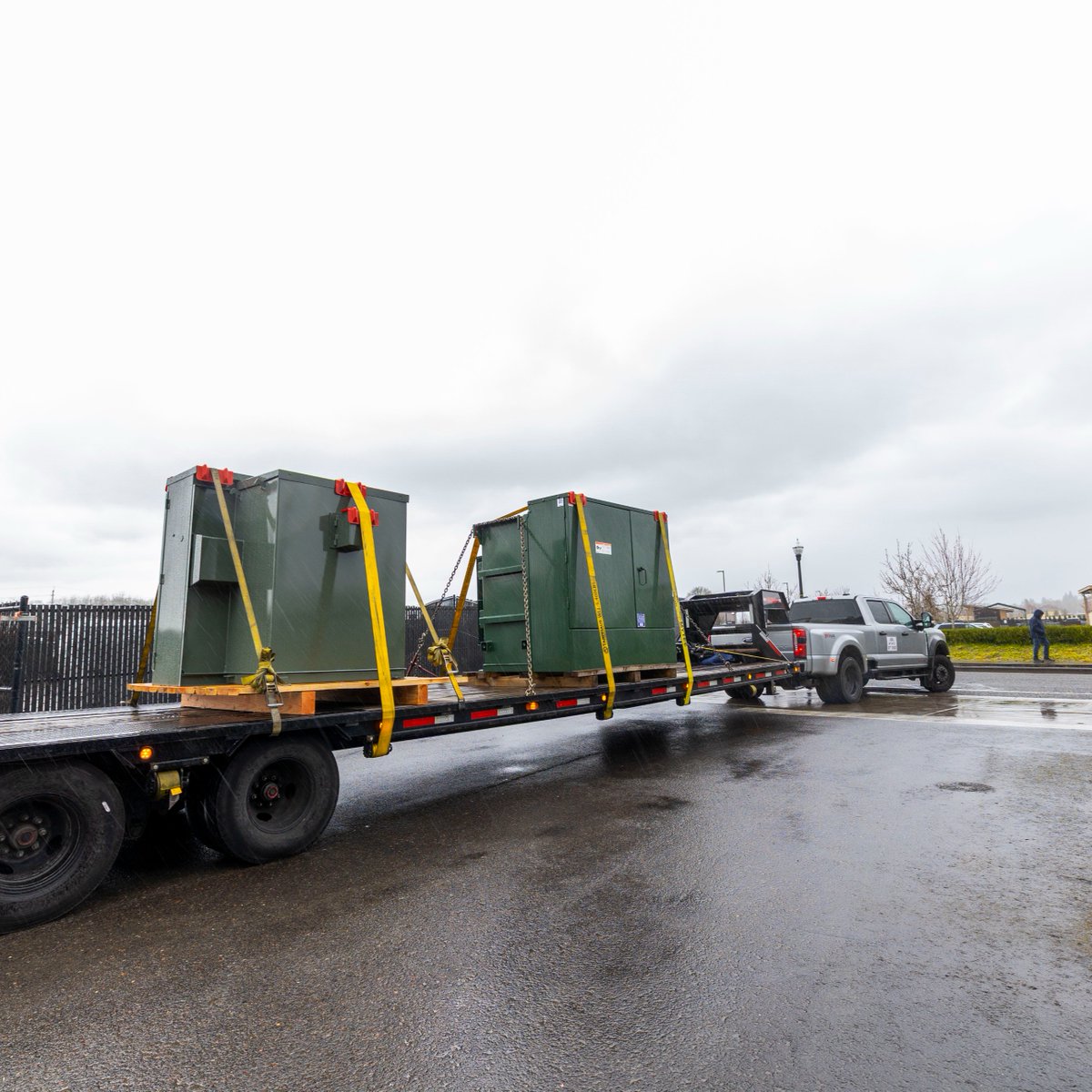 Maddoxxfmr's tweet image. Padmounts Loaded Up. 

These 300 kVA padmounts are headed to an electrical contractor in Columbus, New Jersey. 

• HV: 13800 D LV: 480 Y 277
• FR3®️ Fluid
• 4 position LBOR T-blade

#Electrical #Transformers #Padmounts