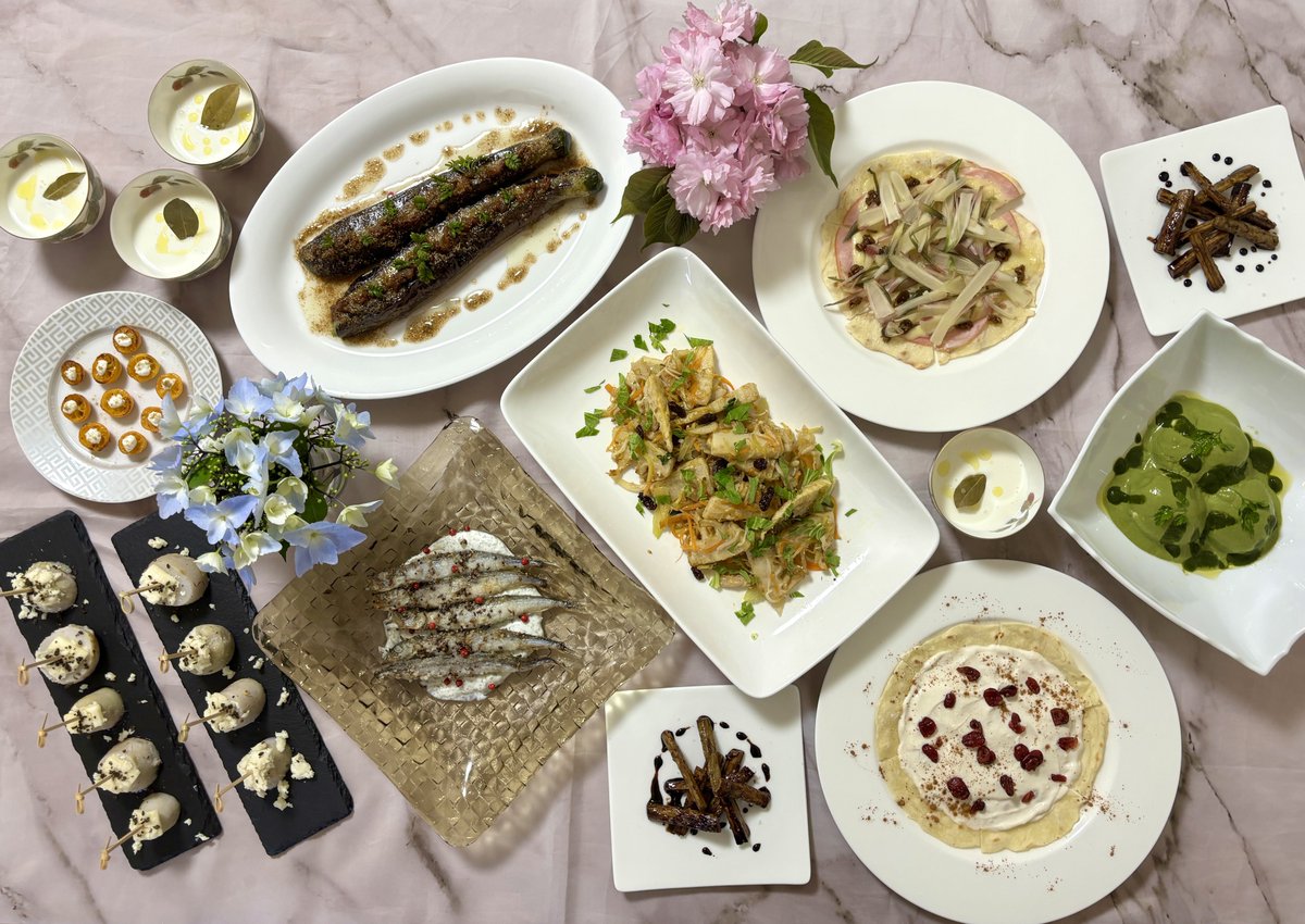 kitchenbyyummy's tweet photo. お料理教室のテーマはSENSE of SEASON🌿
別れと祝祭が入り混じる季節の多幸感溢れる、走馬灯コレクション決定な春メニュー🌷
味わいも香りも豊かで余韻は清らか
手を加えて洗練されているけれど、癒しもあるのがいいななフルコース🌿

#料理教室東京 #東京料理教室 #シェフゆみこ #クッキングクラス https://t.co/8z5mAdp9xh