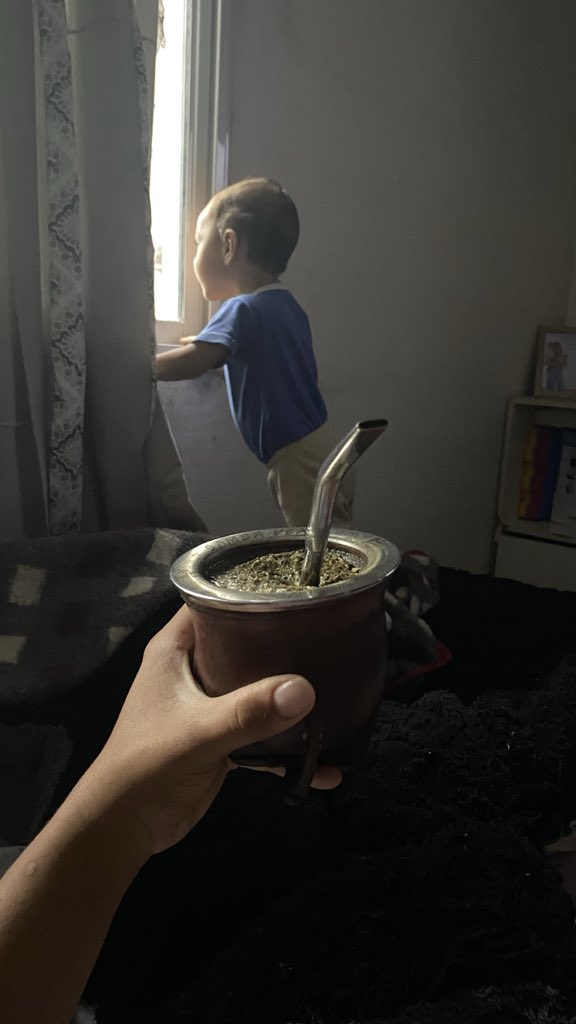gonzalezsooo's tweet photo. Lluvia, cama, mate y ustedes siempre 💕⛈️ #nadiedicenada https://t.co/BhEqFHsdkb