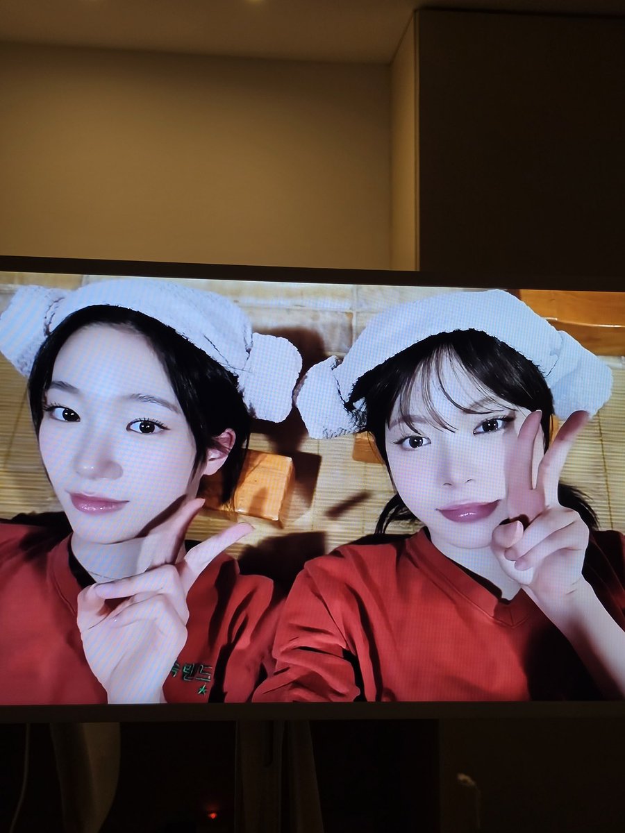 le sserafim pics tweet media