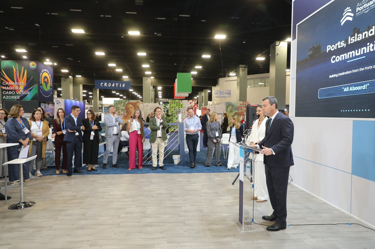 PuertosEstado's tweet photo. 🚢 #PortsofSpain, más que un stand compartido.
Presentaciones de los puertos de A Coruña, Almería, Ferrol, Las Palmas, Sevilla, Tenerife y Valencia junto a reuniones y promoción conjunta de destinos que posiciona a los #PuertosdelEstado y España como referente global del sector. https://t.co/h3Oe5Blud2