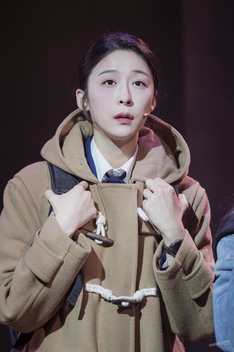 어제는 사람을 죽이고
오늘은 전교1등 바보찐따라니