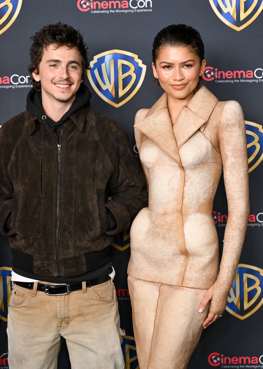 Zendaya y Timothée Chalamet en el CinemaCon en Las Vegas para presentar 'Duna 3'