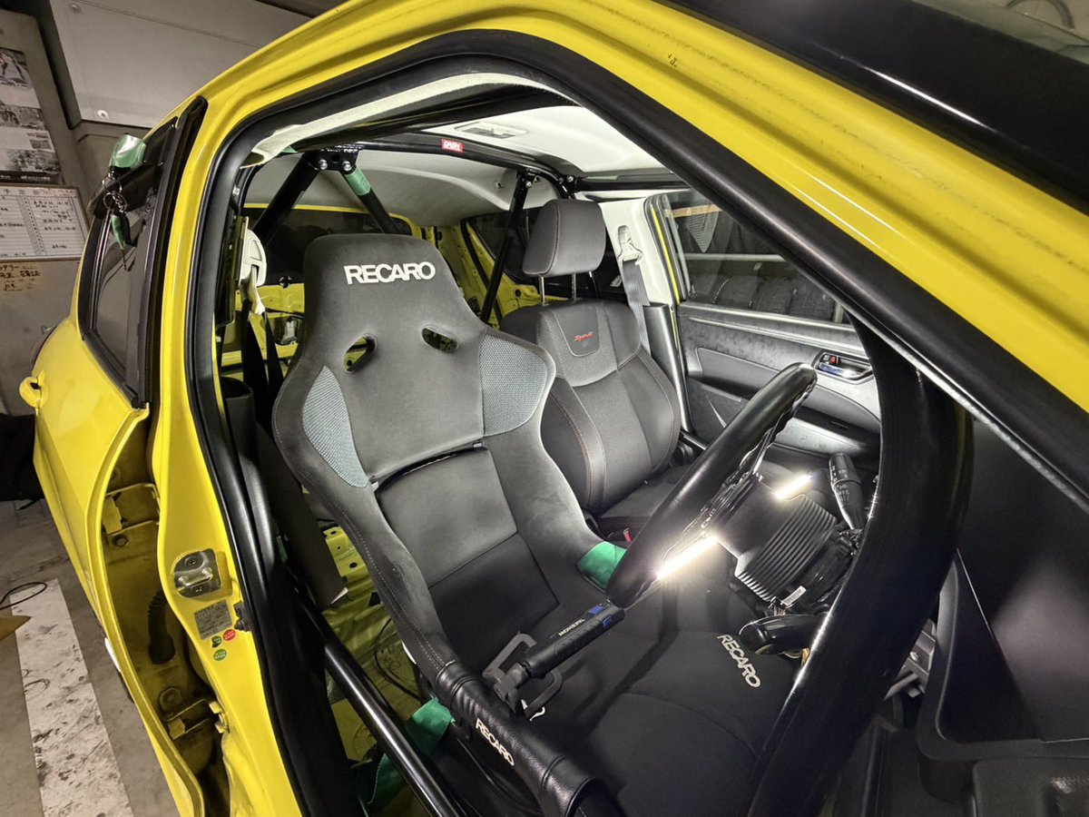 autoclub_denki's tweet image. 先日、株式会社オクヤマ様のロールケージを受け取り、本日部車への取り付けを行いました！
部の車両が、一気にジムカーナ仕様になりました。
これからの走行が楽しみです！
#オクヤマ
#OKUYAMA
#DASH
#tdu
#tdur