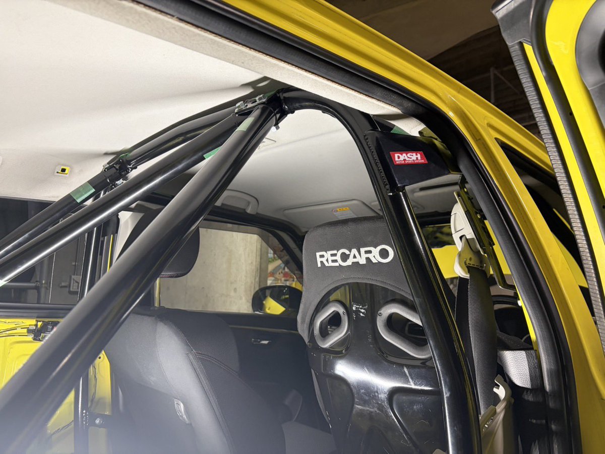 autoclub_denki's tweet image. 先日、株式会社オクヤマ様のロールケージを受け取り、本日部車への取り付けを行いました！
部の車両が、一気にジムカーナ仕様になりました。
これからの走行が楽しみです！
#オクヤマ
#OKUYAMA
#DASH
#tdu
#tdur