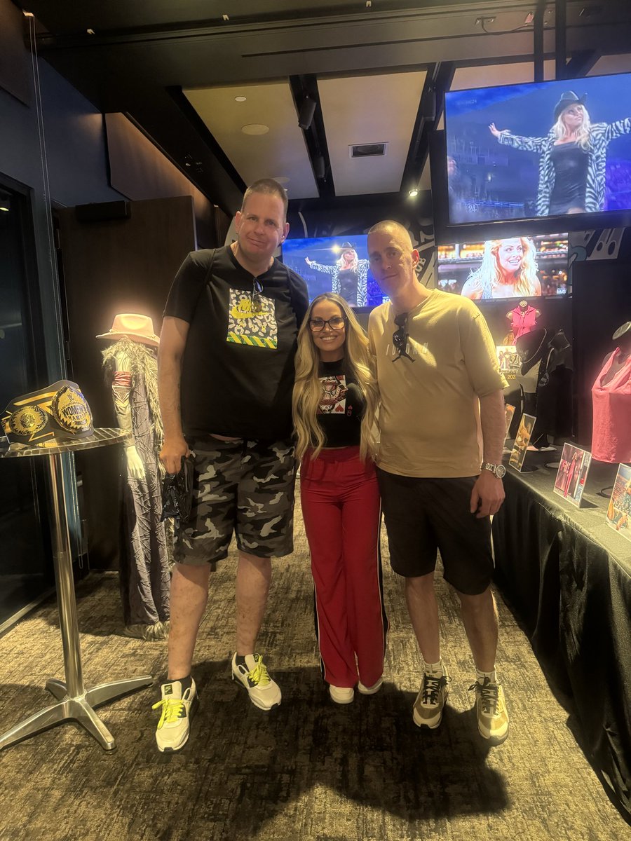 Aaron Vine tweet media