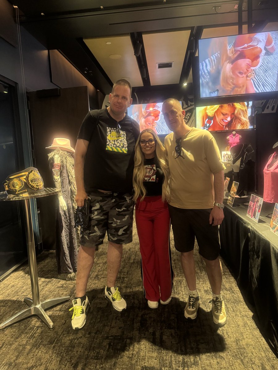 Aaron Vine tweet media