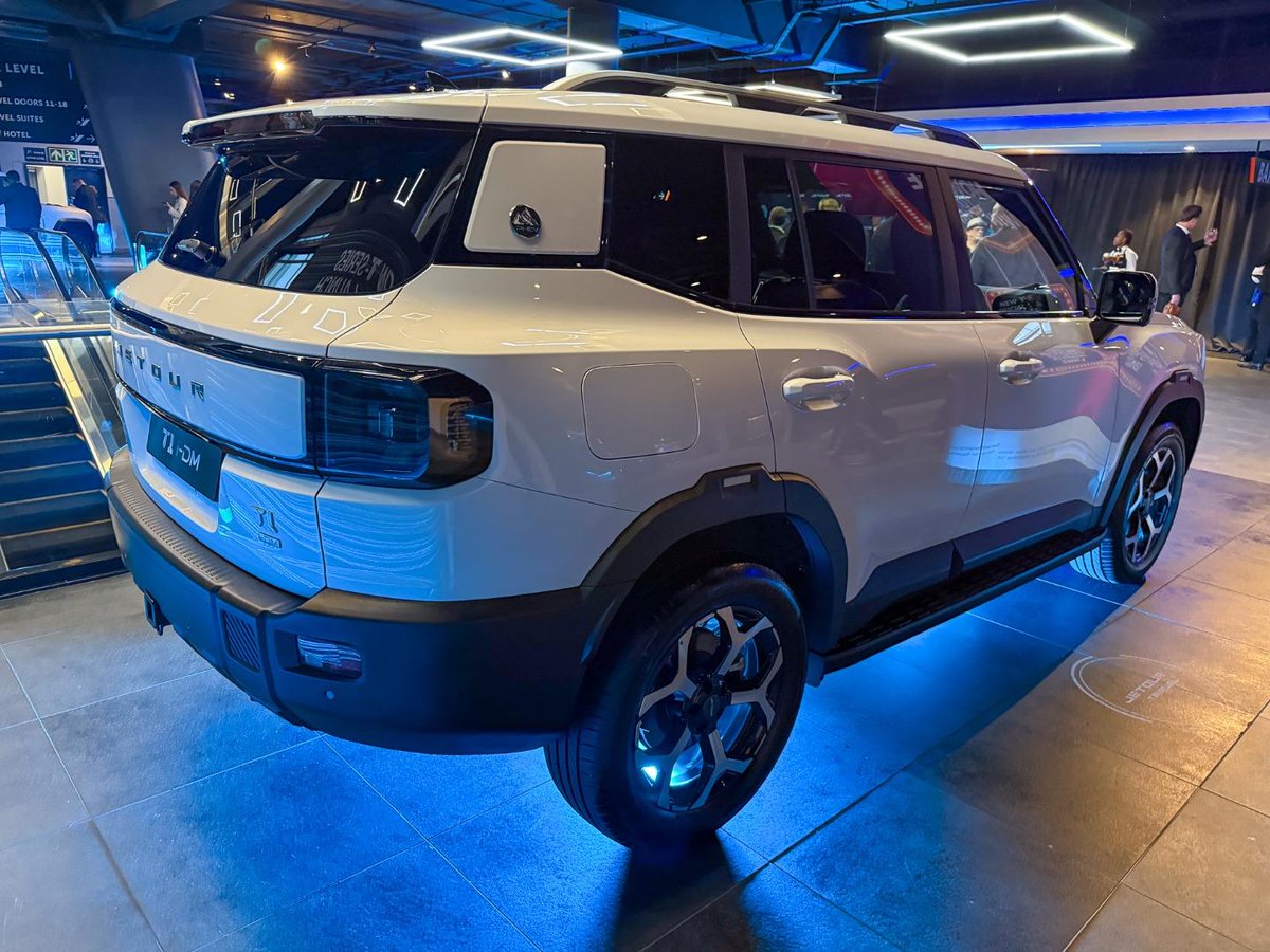 AutoTraderSA's tweet image. Pricing announced for the @Jetour_SA #T1 and #T2 i-DM, or rather plug-in #hybrid models. Find out what you get for your money. 👇 
bit.ly/JetourT1AndT2P…