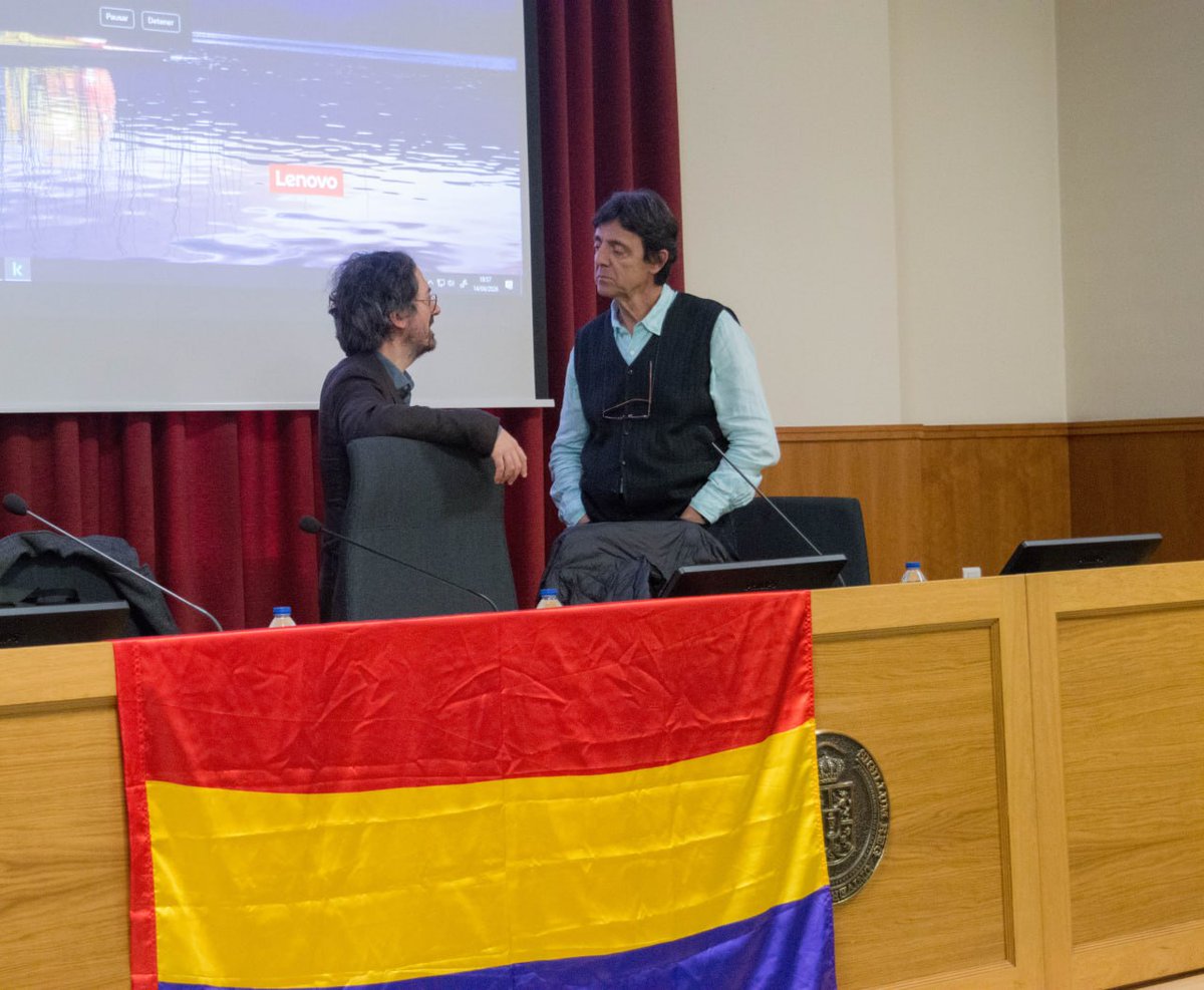 Podemos Compostela tweet media