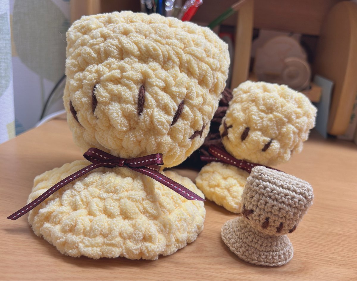 編んでたら楽しくて、先ほど載せたものよりもかなり大きいものができました！
ストラップには出来ない大きさになっちゃった
どうしよう