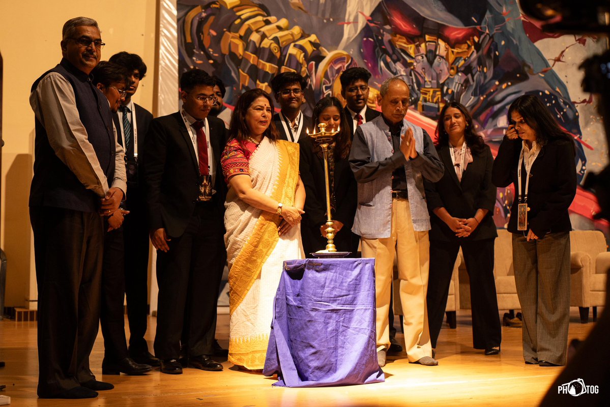 M_Lekhi's tweet image. “Gyanam Paramam Balam”. Knowledge is the ultimate strength. It is always a learning experience engaging with students who bring a refreshing perspective to knowledge and it’s sharing. In the age of AI, we are constantly reinterpreting knowledge and its ownership.#knowledge