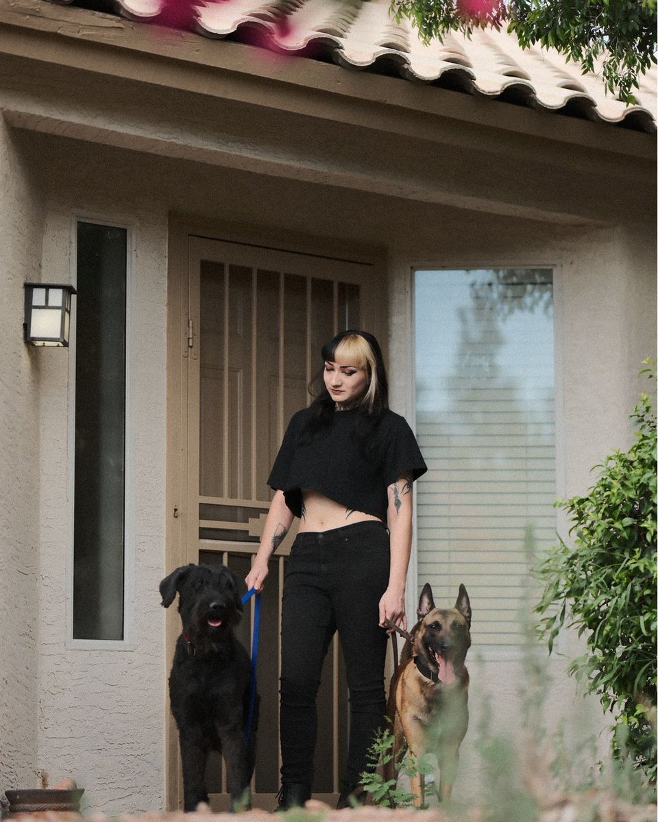 virehouse's tweet image. She's got her dogs and a new house, what more could a girl ask for?

Fujifilm
[Confidential Location] Arizona
Li Soto
New House Shoot

#newhouse #newhome #justagirl #dogmom