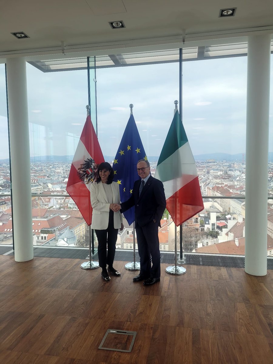 Italy in Austria tweet media