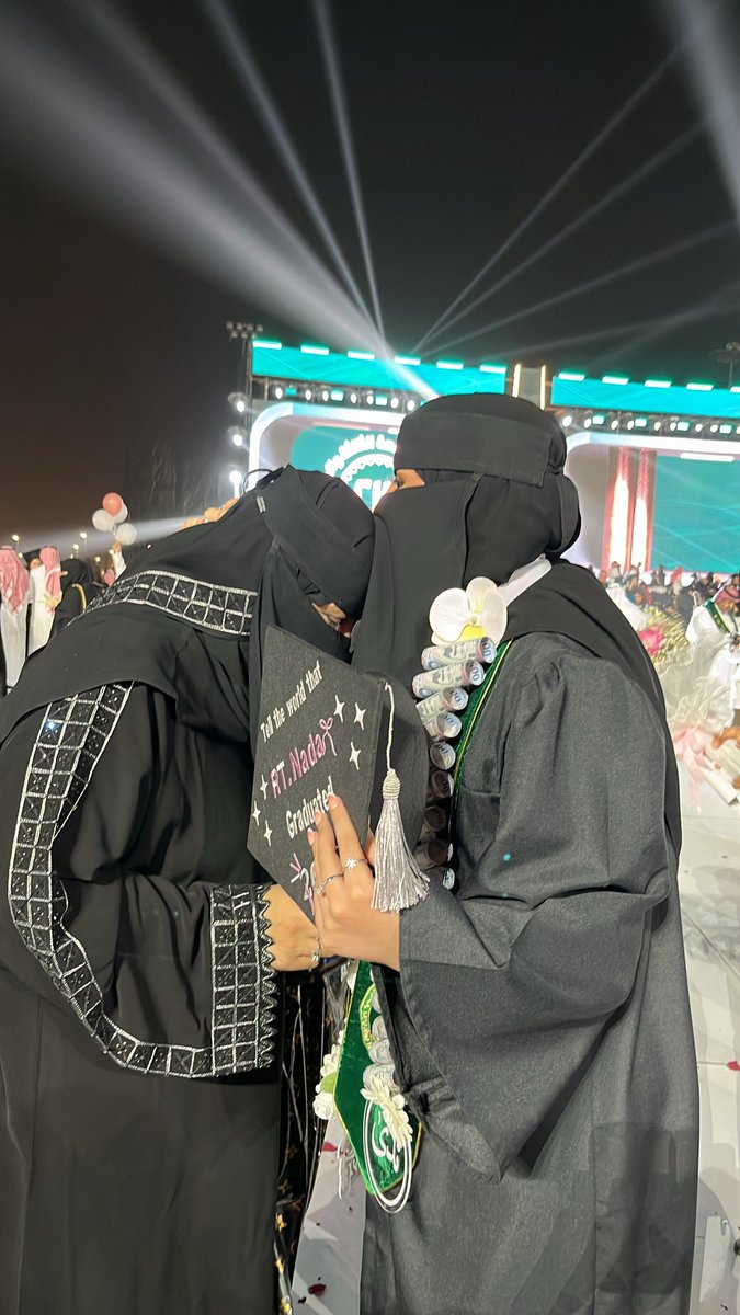 Starsnad's tweet photo. المرء كثيرٌ بعائلته، وبهم يقوى ويكبر… فالحمد لله على نعمة العائلة التي كانت سندًا ودعماً في كل خطوة 💕💕🥹 https://t.co/wYGZeJeIAY