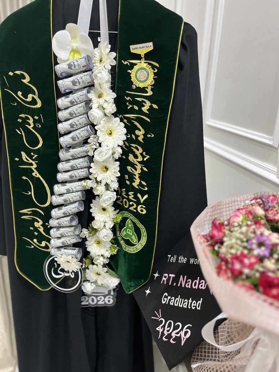 Starsnad's tweet photo. المرء كثيرٌ بعائلته، وبهم يقوى ويكبر… فالحمد لله على نعمة العائلة التي كانت سندًا ودعماً في كل خطوة 💕💕🥹 https://t.co/wYGZeJeIAY