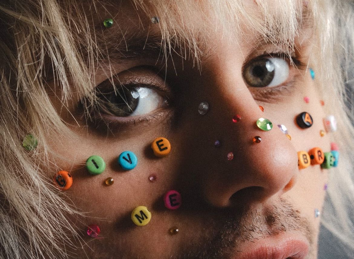 mgccrave's tweet photo. Today is World Art Day.

Share your favorite Michael Clifford art. https://t.co/Z4Jt6SMbiA