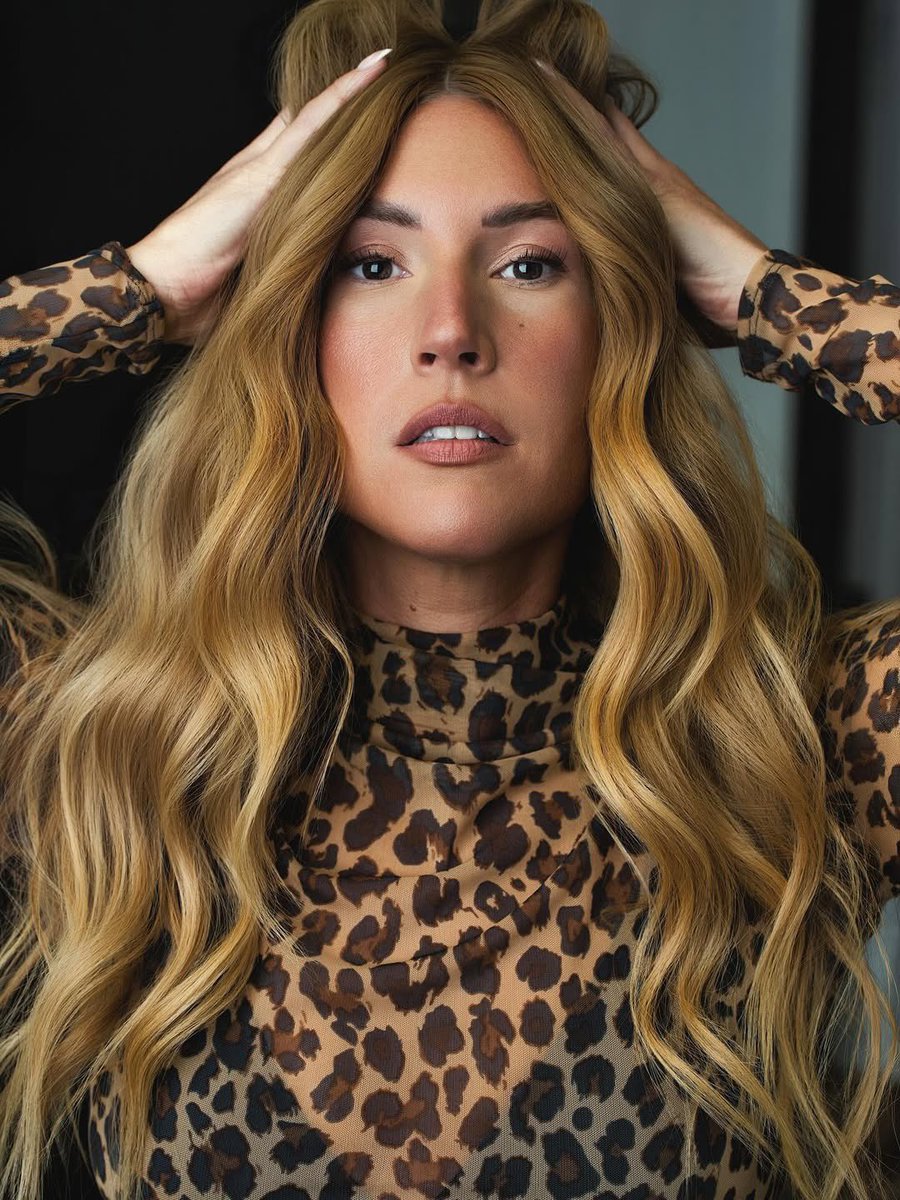 FolleaHair's tweet image. We’re absolutely in awe of our stunning Follea community! ✨ 

Just look at @missemilyvandeventer shining in her FOLLEA René wig in Carmel Latte with a custom root. Pure perfection! 🤍

Emily, you look beyond amazing! 

💕 #FolleaByDanielAlain

#Follea #wig #hairloss #alopecia