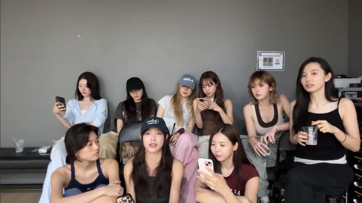 พี่เซจองบอกในไลฟ์

“อะไรที่เมื่อ 10 ปีก่อน แฟนคลับไม่ได้ รอบนี้ ไโไ เอากลับมาทำให้หมดเลย คาดหวังได้เลย ตั้งใจกันมาก”

มาละ วง 10 ปี เขาพร้อมจะทวงคืนทุกอย่างแล้ว #IOI #아이오아이