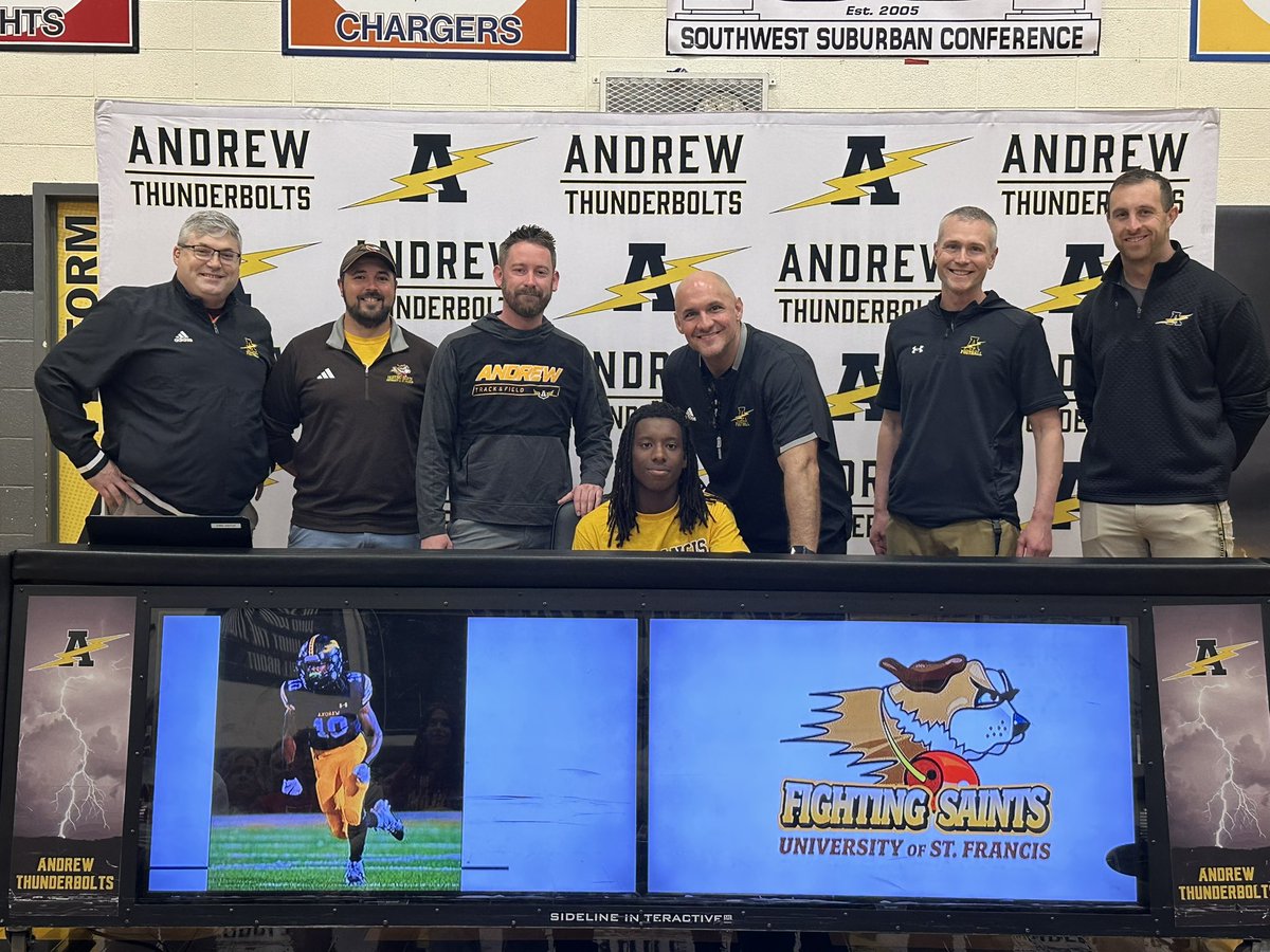 vjabolts's tweet photo. Congratulations to Zaire Foster of @VJA_FOOTBALL and @BoltsTrack on your commitment to the University of St. Francis https://t.co/QdszPfrkFC