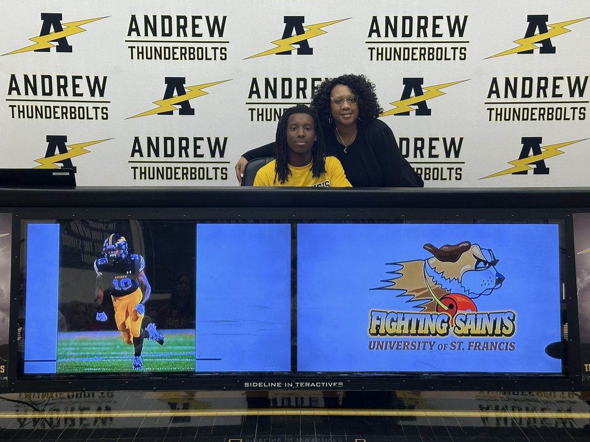 vjabolts's tweet photo. Congratulations to Zaire Foster of @VJA_FOOTBALL and @BoltsTrack on your commitment to the University of St. Francis https://t.co/QdszPfrkFC
