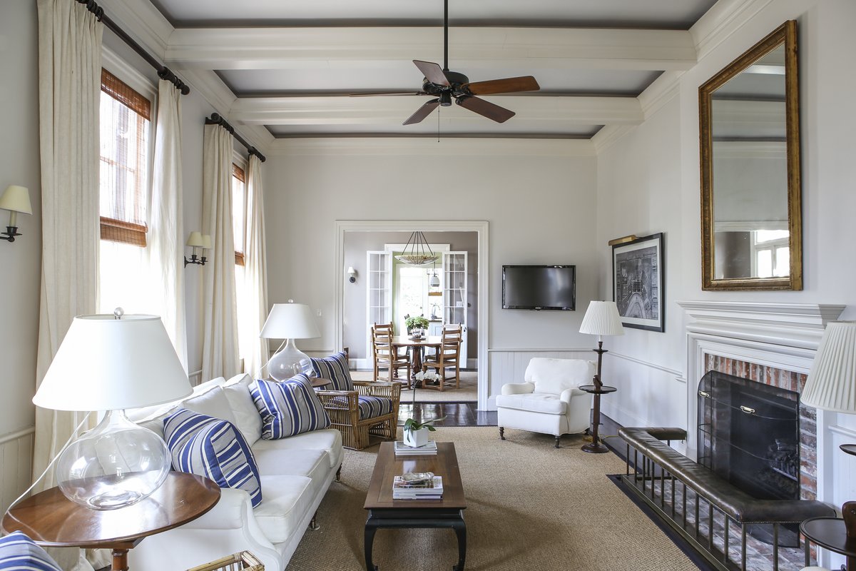 CottageAndLoft's tweet photo. Are you looking for one of those perfect New Orleans Vacation Rentals for Large Groups?

One of the Best Luxury Airbnbs in NOLA?

You found it!

5 Bedrooms &amp; 4 Bathrooms
5 Minutes to French Quarter
Historic District

https://t.co/zVyvxgd0nS

#visitneworleans #louisianatravel https://t.co/BWkNHjKhi1
