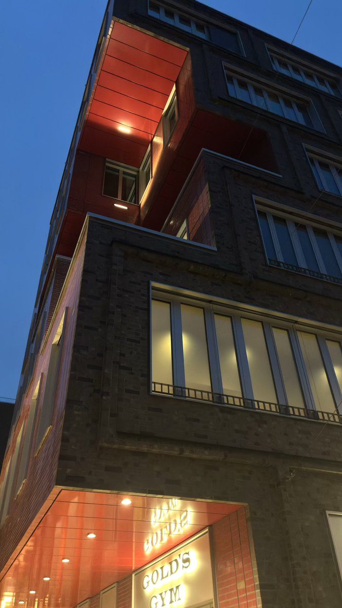 weissblauemacht's tweet image. 🤷‍♂️ 😉Schlimm, wenn der Arbeitsweg einfach zu fotogen ist. 😎✌️#WerksviertelMitte #ArchitectureLovers 
#München #Werksviertel #Architecture #Stadtgestaltung #IndustrialChic #WorkWay