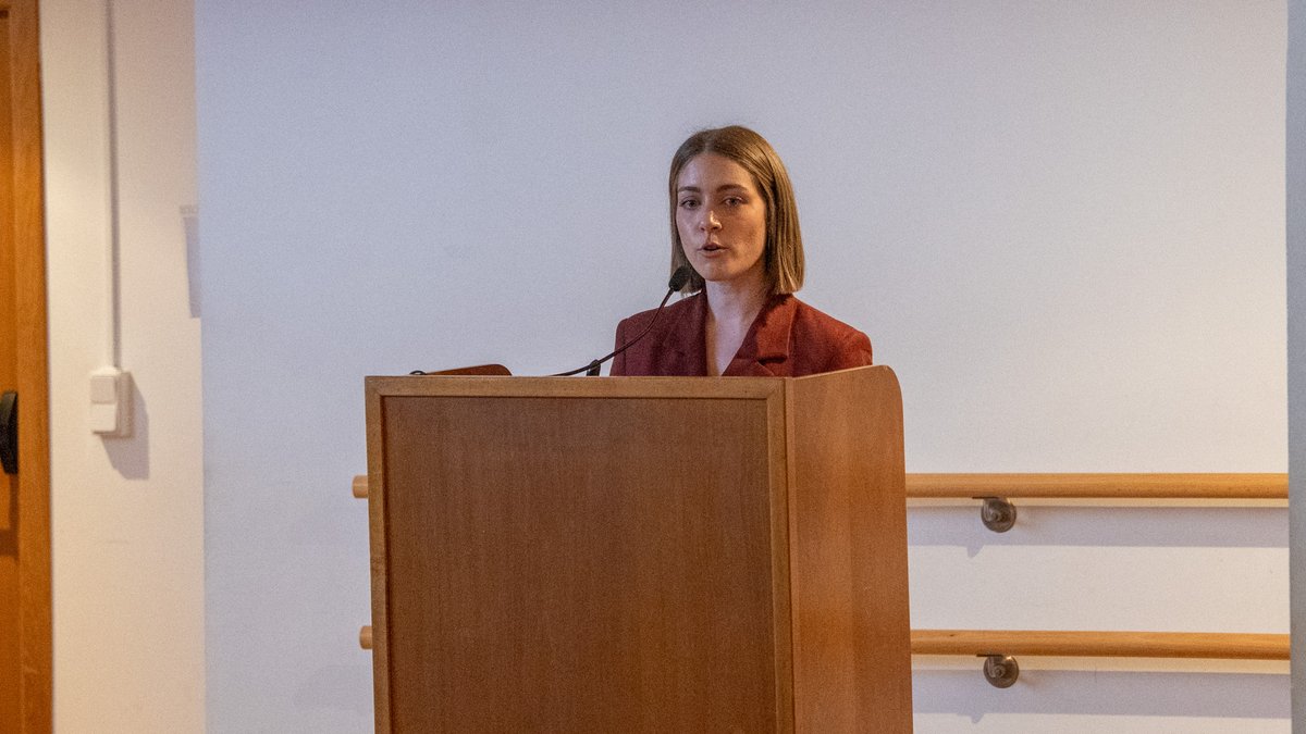incliva_iis's tweet photo. 👏 Damos la enhorabuena a Angela Sánchez Simarro, del Grupo de Microbiología Molecular y Patogénesis Microbiana, por la defensa de su tesis doctoral 'Dinámica de anticuerpos funcionales frente a SARS-CoV-2 en pacientes vacunados de alto riesgo', dirigida por el Dr. David Navarro https://t.co/mlS5XdUHhC