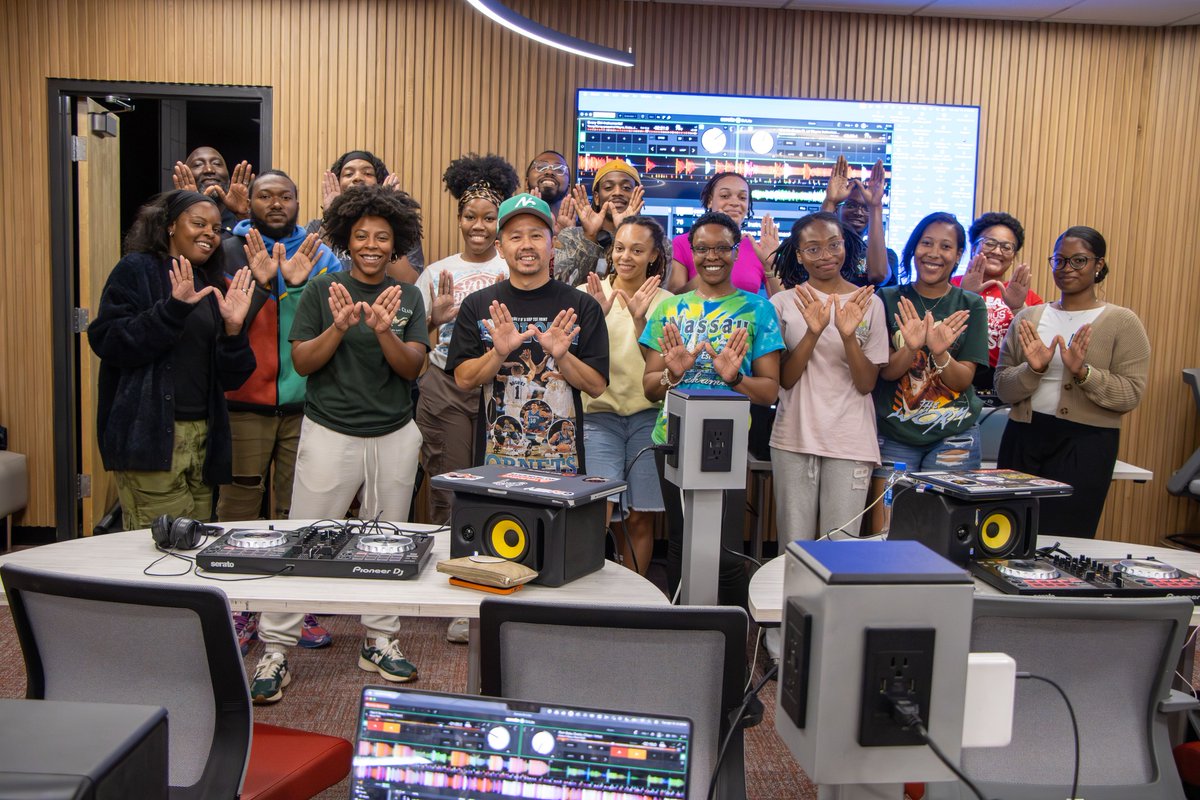 cg_okelly's tweet image. We had the best time learning about DJ'ing with @justdime  yesterday in the #OKMediaProductionLab during the workshop!  Aa big thanks to everyone who came.

Flickr pics:  flic.kr/s/aHBqjCR3dD

Follow us to know about what's happening at #CGOKellyLibrary! #WSSU #HBCU #DJing