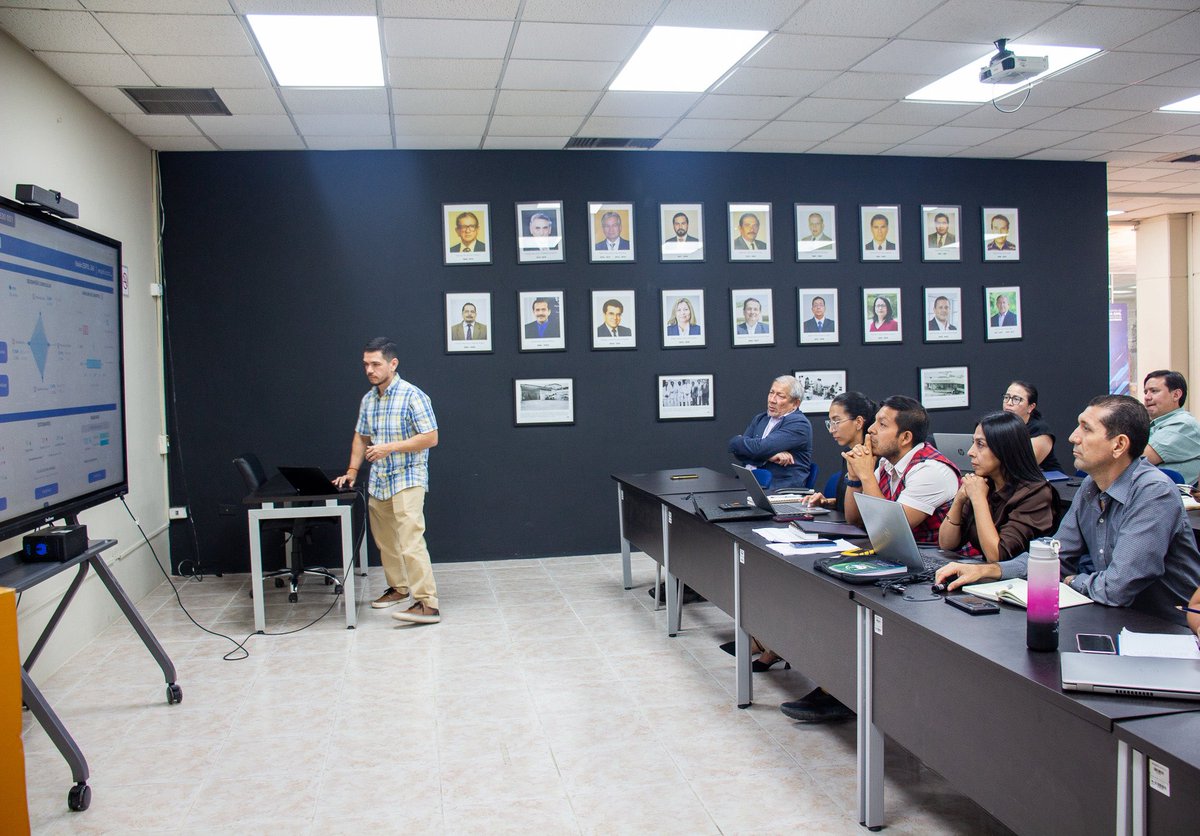 FictESPOL's tweet photo. 💫La formación no se improvisa: se revisa, se adapta y se fortalece.

El 7 de abril, la FICT trabajó con el Vicerrectorado de Docencia y el Decanato de Grado en la reforma curricular, con un objetivo claro: mejorar la experiencia estudiantil.

#FICT #ESPOL https://t.co/W5Fi4AuIW6
