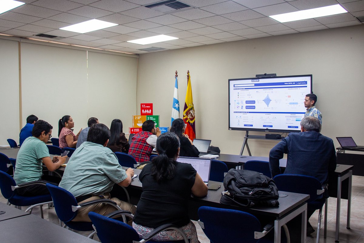 FictESPOL's tweet photo. 💫La formación no se improvisa: se revisa, se adapta y se fortalece.

El 7 de abril, la FICT trabajó con el Vicerrectorado de Docencia y el Decanato de Grado en la reforma curricular, con un objetivo claro: mejorar la experiencia estudiantil.

#FICT #ESPOL https://t.co/W5Fi4AuIW6