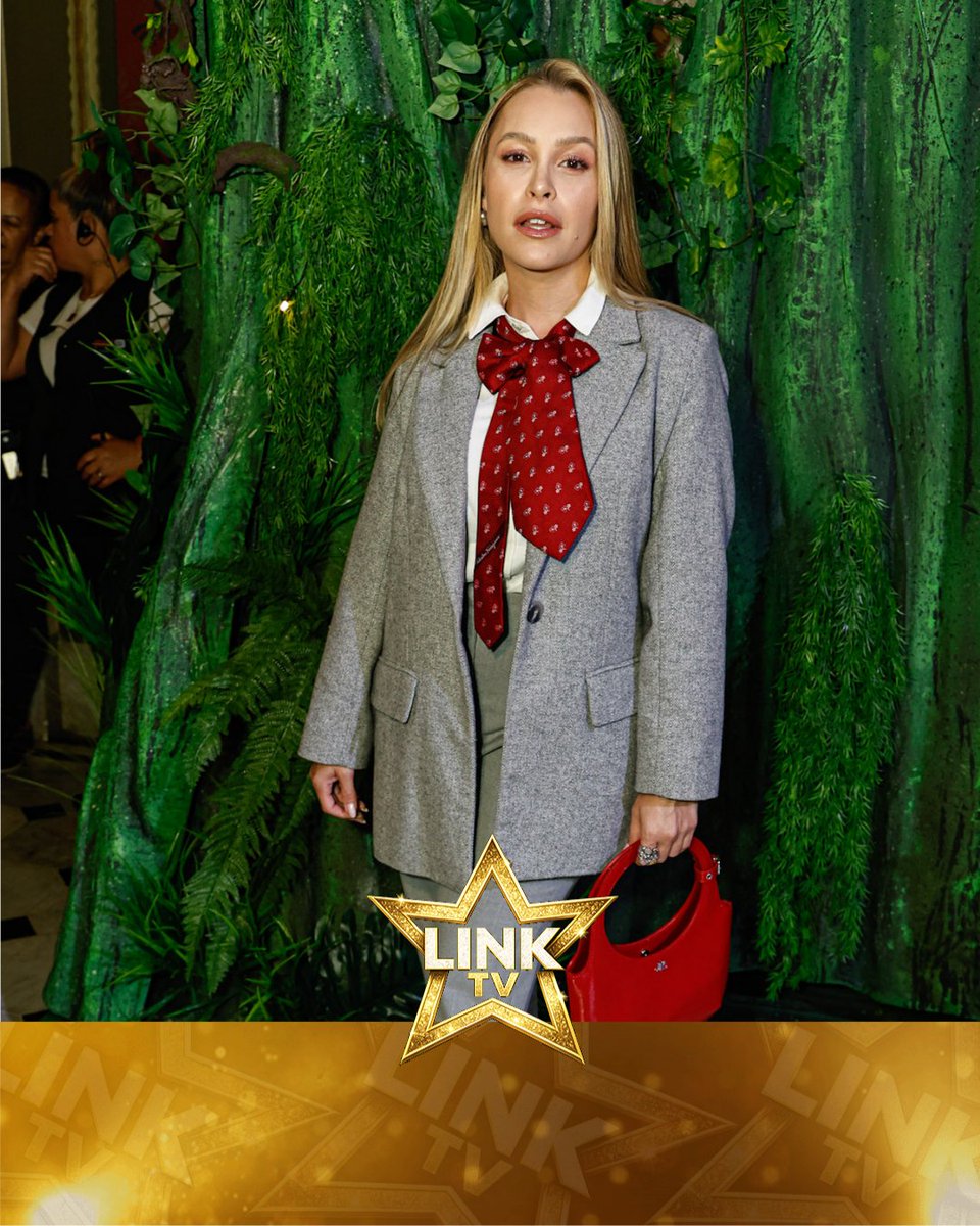 linktvofc's tweet photo. Diversos famosos marcaram presença na estreia do musical Shrek, Gracyanne Barbosa, Carla Diaz, Robson Nunes, Micheli, Ludmila Anjos, Salete Campari estavam presentes no espetáculo realizado no Teatro Renault, em São Paulo.

O evento reuniu convidados para acompanhar a montagem inspirada na famosa história que conquistou diferentes gerações.

A noite foi dedicada à celebração do espetáculo, que chega aos palcos com nova produção e promete atrair o público na capital paulista.

Fotos: Van Campos / AgNews

#Shrek #TeatroRenault #Famosos #Cultura #LinkTV