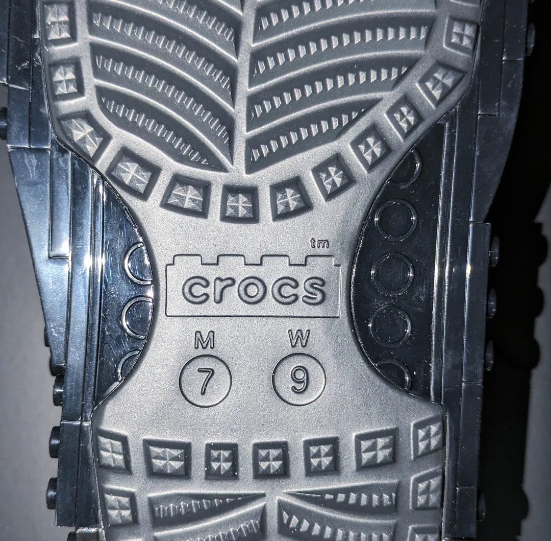 daturaaaaa's tweet photo. Crocs × LEGO

クリエイティビティクロッグ
 ＜ミッドナイト・ガーデン＞

#Crocs #LEGO https://t.co/iEF550YK1k