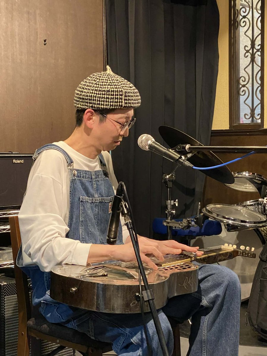 OkstYama's tweet photo. さて、明日です！久々のソロ（やま）でのライブです！Anthony Troyさんのtourで出演です！20:20〜の出演です！
スライドギターでゆったりまったり演奏します！お待ちしてます♪ https://t.co/pInBHLpvPX