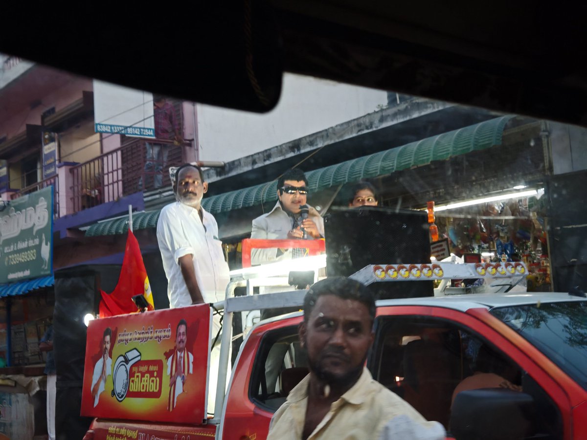 For a moment I thought MGR was campaiging for #TVK‌ in Cumbum.
#tamilnadu #elections #TVKVijay‌