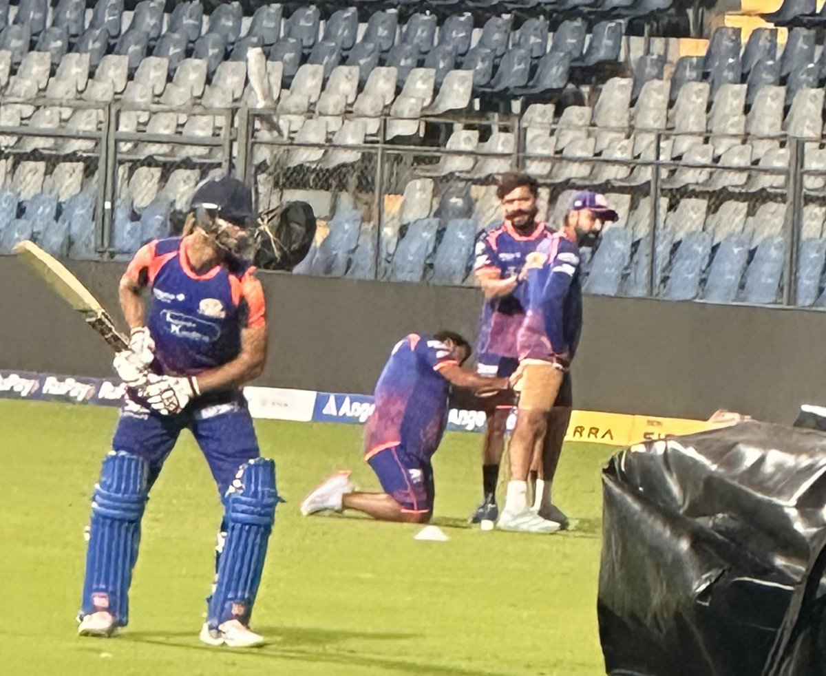 pdevendra's tweet image. Rohit Sharma is having a drill during Mumbai Indians practice session #IPL.
