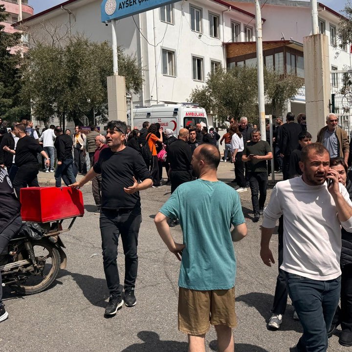 Fenerhaberrcom's tweet photo. Silahlı saldırıyı gerçekleştiren öğrencinin babasının, 1. Sınıf Emniyet Müdürü ve Polis Başmüfettişi Uğur Mersinli olduğu belirlendi. https://t.co/ItnF7f5tTj