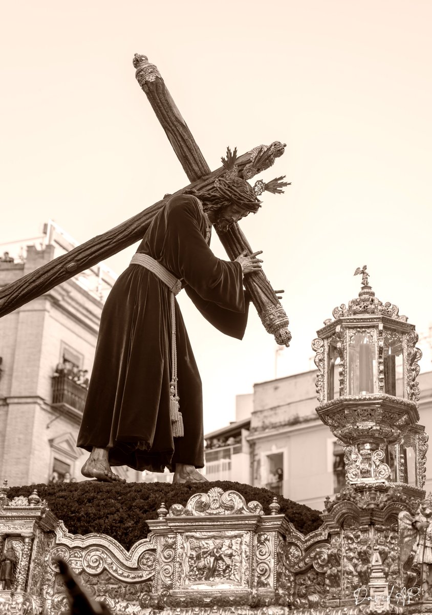 “Tanto amó Dios al mundo que dio a su Hijo único, para que todo el que crea en Él no perezca, sino que tenga vida eterna. Porque Dios no ha enviado a su Hijo al mundo para juzgar al mundo, sino para que el mundo se salve por Él.”

#Pasión26 #EvangelioDelDía 
📷 <a href="/davidariaspozo/">David Arias</a>