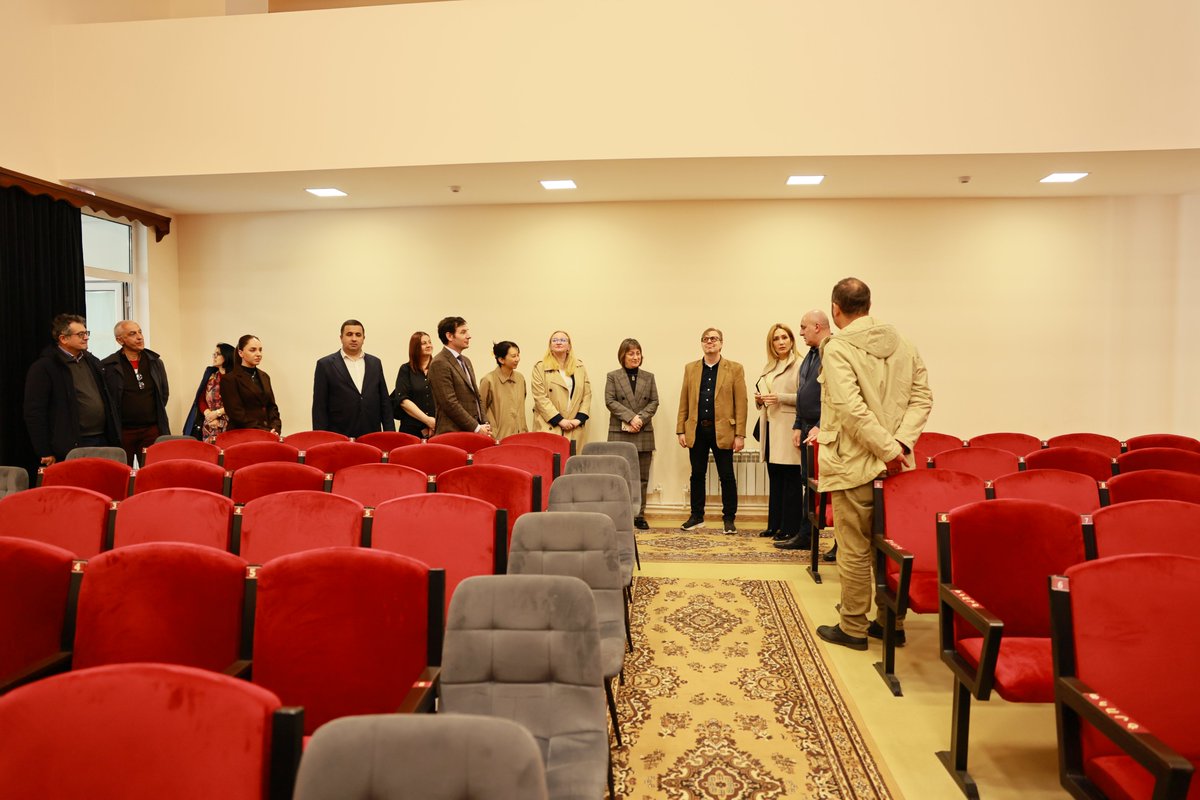 UNDPArmenia's tweet image. #Stepanavan &amp;amp; #Alaverdi welcomed @UNDPArmenia &amp;amp; partners for a site visit under the @theGCF‑funded #energyefficiency project🏡🌱
✅ 92 residential &amp;amp; 9 public buildings retrofitted
✅ 11,500+ people benefiting directly
From lower energy bills to better living conditions.