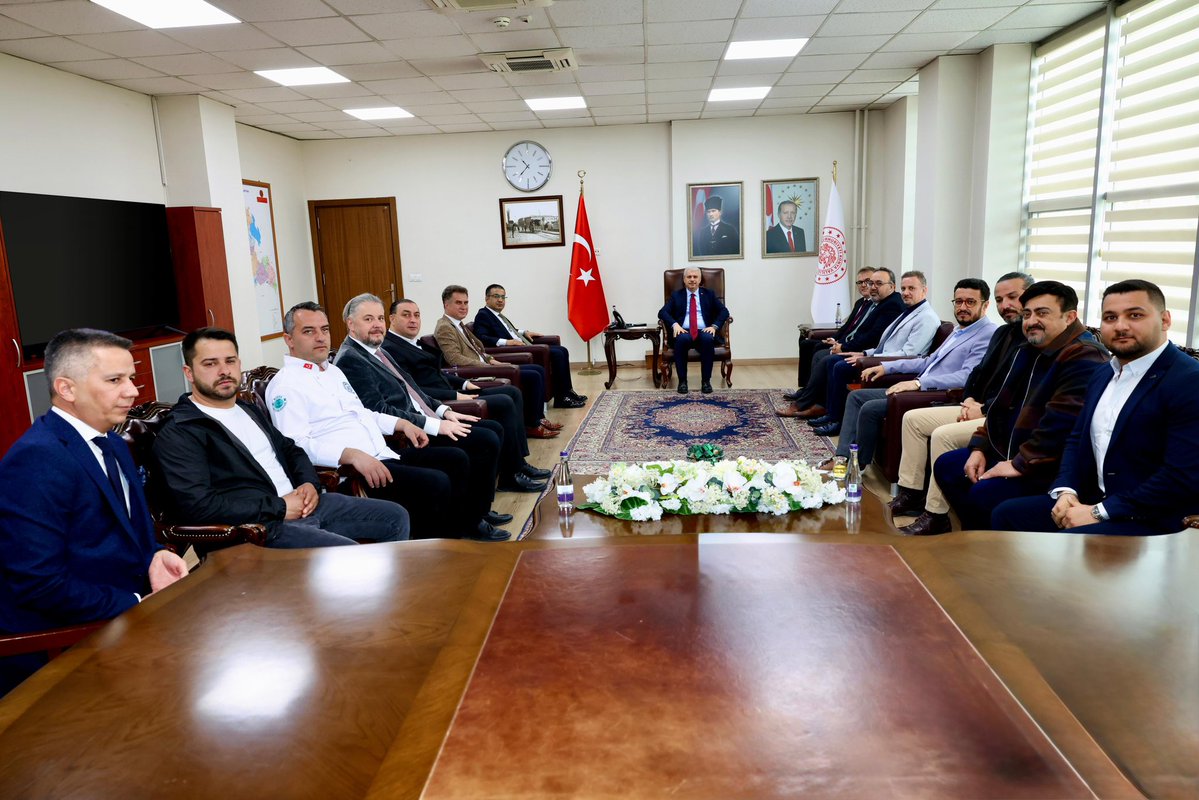 15–22 Nisan tarihleri arasında kutlanan ve bu yıl 50’ncisi gerçekleştirilecek olan Turizm Haftası dolayısıyla, Konya İl Kültür ve Turizm Müdürü Fikret Fidan ve beraberindeki heyet, Valimiz İbrahim Akın’ı makamında ziyaret etti.

Gerçekleştirilen ziyarette, şehrimizin tarihi,