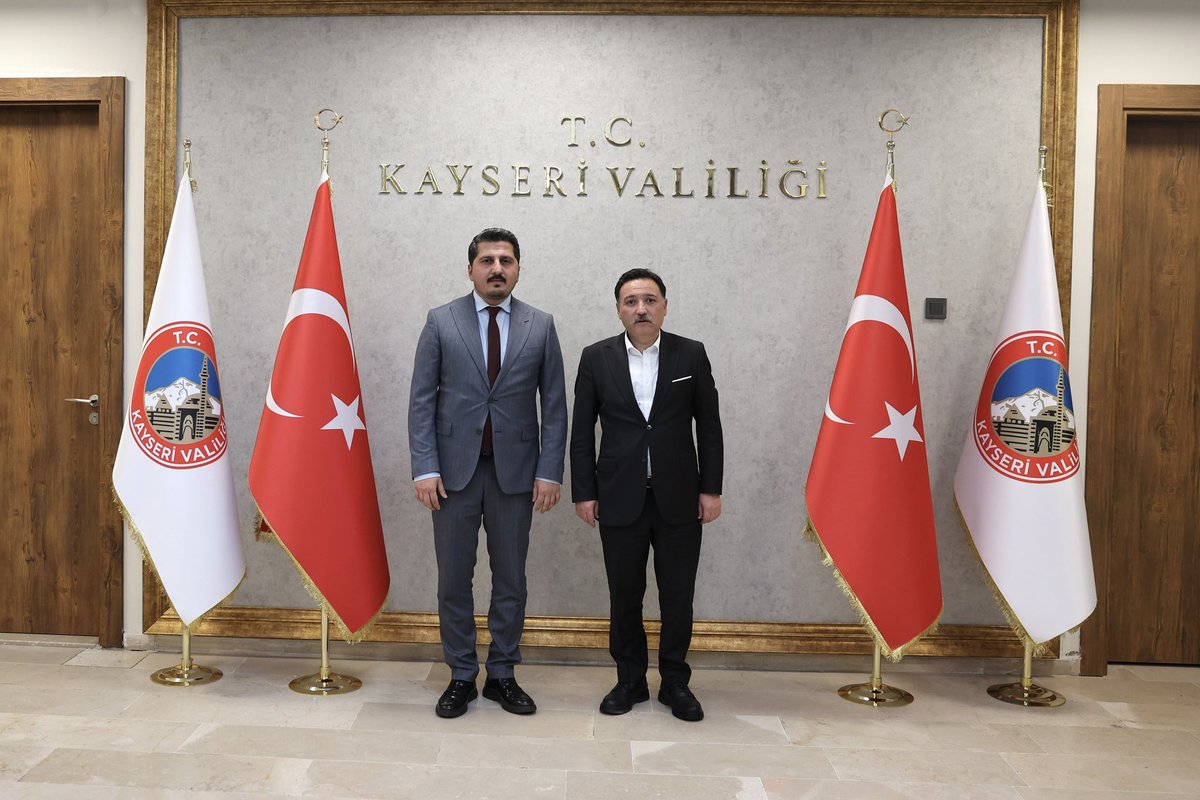 kayserivaliligi's tweet photo. Valimiz Sayın Gökmen Çiçek, 11-12 Nisan 2026 tarihlerinde Ankara’da gerçekleştirilen seçimde Mimarlar Odası Genel Merkez Yönetim Kurulu üyeliğine seçilen Kayseri Mimarlar Odası Şube Başkanı Murtaza Er’i makamında kabul etti.

Vali Çiçek, Kayseri’den ilk kez Mimarlar Odası Genel Merkez Yönetim Kurulu üyeliğine seçilen Murtaza Er’i tebrik ederek yeni görevinde başarılar diledi.