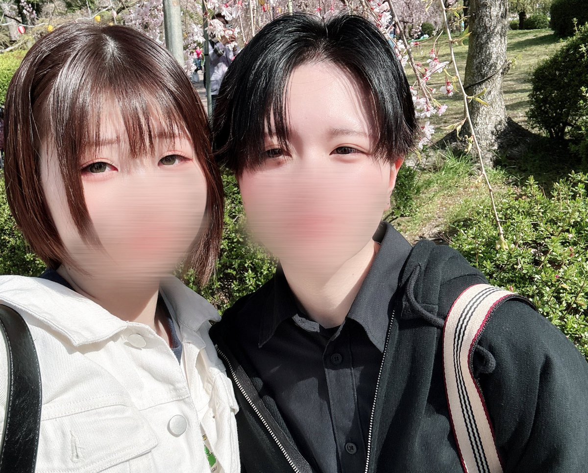 モチ tweet media