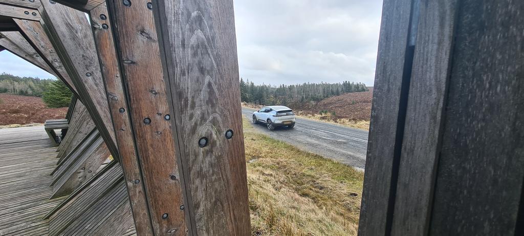 MttRbnsn's tweet image. Got to drive this #Polestar3 #DualMotor #Performance model through Kielder Forest to conclude the day. Now peaking at 680hp due to the 800V upgrade and is denoted from a 'regular' 544hp 26MY DM 3 by Swedish Gold detailing, outside and in.

Car as tested with options = £97,540.