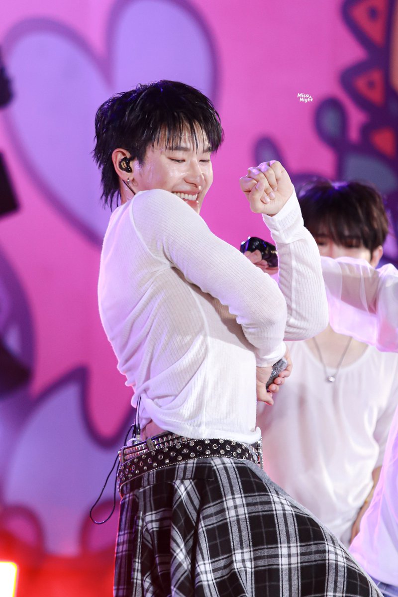 MissNightKim's tweet image. ออฟโรดที่แปลว่ายัยคนสวย จริตเริ่ดๆหุ่นโซ๊ะๆ @TOTOGABACK 

DAOUOFFROAD SONGKRAN26 ICONSIAM 

ೃ⁀➷🚗ᥫ᭡¦150426
#DAOUOFFROADxICONSIAM
#ออฟโรด #offroad #offroadKTP