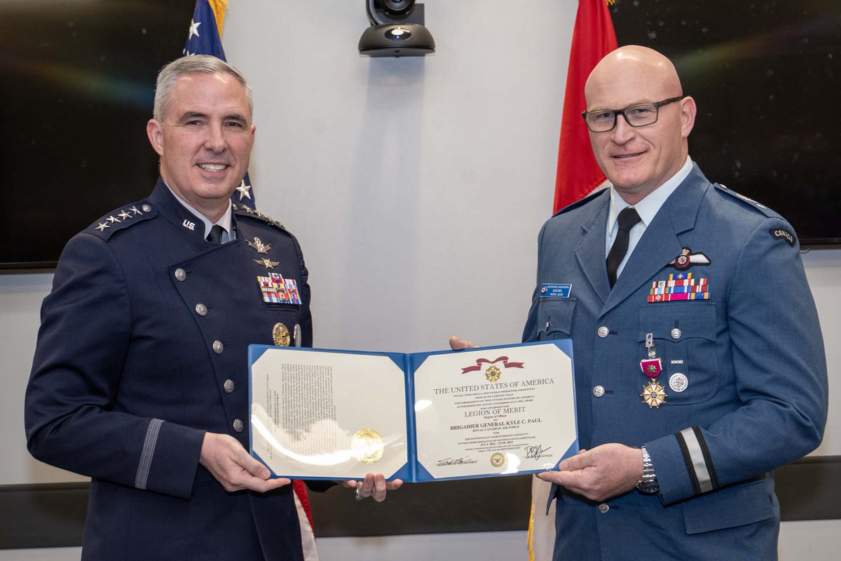 US_SpaceCom's tweet photo. (1/2) Gen. Stephen Whiting, #USSPACECOM commander, presented @RCAF_ARC Brigadier-General Kyle Paul, deputy commander, CJFSCC, the Legion of Merit award during a ceremony this week, recognizing his key role in transforming @USSpaceForce's warfighting posture. https://t.co/dTDXNeiLRG