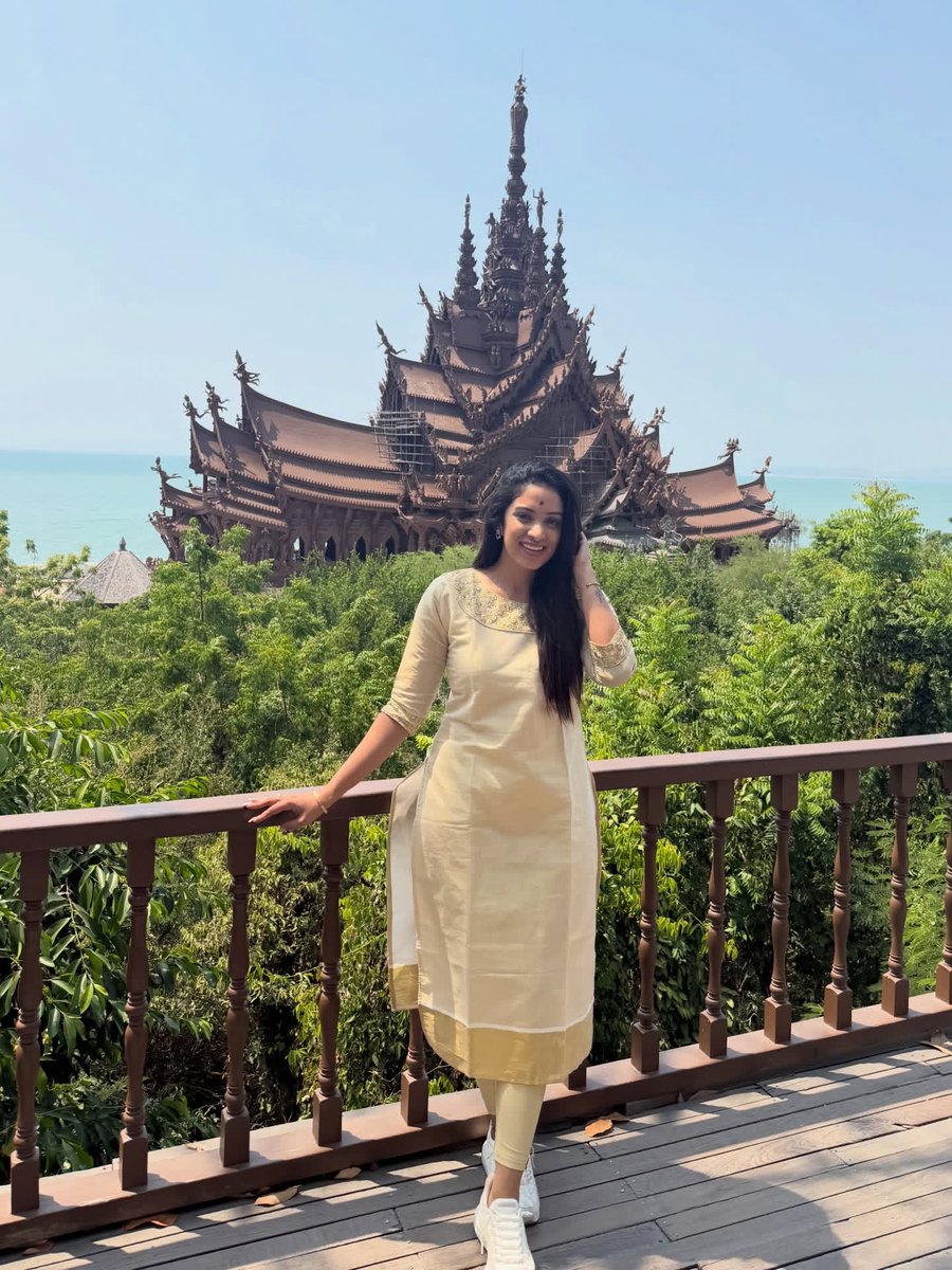 Weekendvibes_'s tweet photo. Diya Menon 🤍
#DiyaMenon https://t.co/IRMOJbpokO