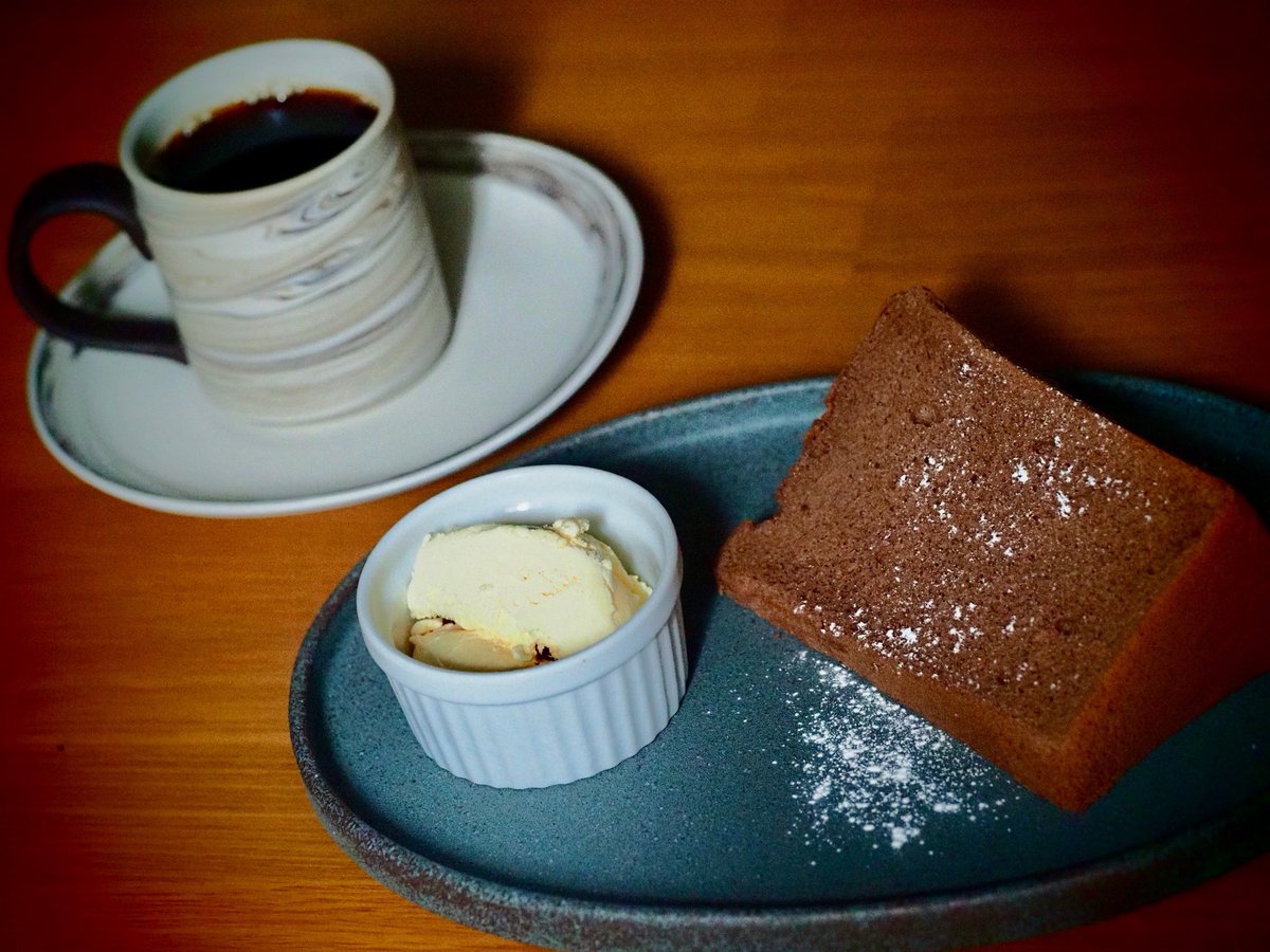 たまにはバニラアイスそえたり粉糖かけたりしたくなる。