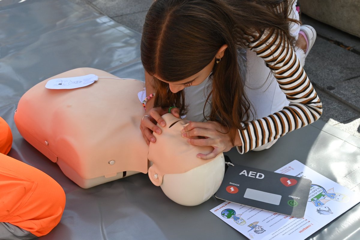 generalitat's tweet photo. 👩‍🏫🚨 La Generalitat impulsa un pla obligatori de formació en emergències de protecció civil en els centres educatius

Continguts sobre ⤵
🔹prevenció
🔹autoprotecció
🔹actuació davant riscos naturals i tecnològics

📚 Integrat en l’activitat educativa dels centres

📅 Implantació voluntària en 2025-2026

🏫 Obligatori en tots els centres a partir de 2026-2027

@GVAeducacio 📌 @GVAemergencies

🔗 https://t.co/FjR4IrPKDh